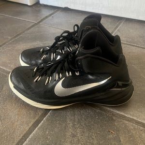 Nike Hyper-Dunks size 9.5 color black and white good condition